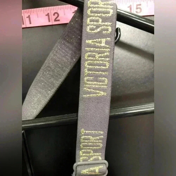 Victoria’s Secret Incredible Sport Bra Lightweight/Lined,adjustable Y back - Picture 3 of 7